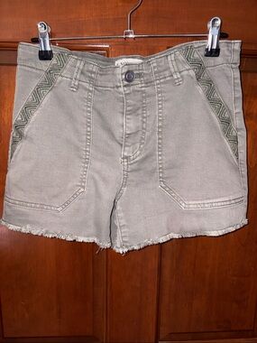 Knox Rose Olive Green Embroidered Pocket Fringe Hem Shorts- Women's Size 2